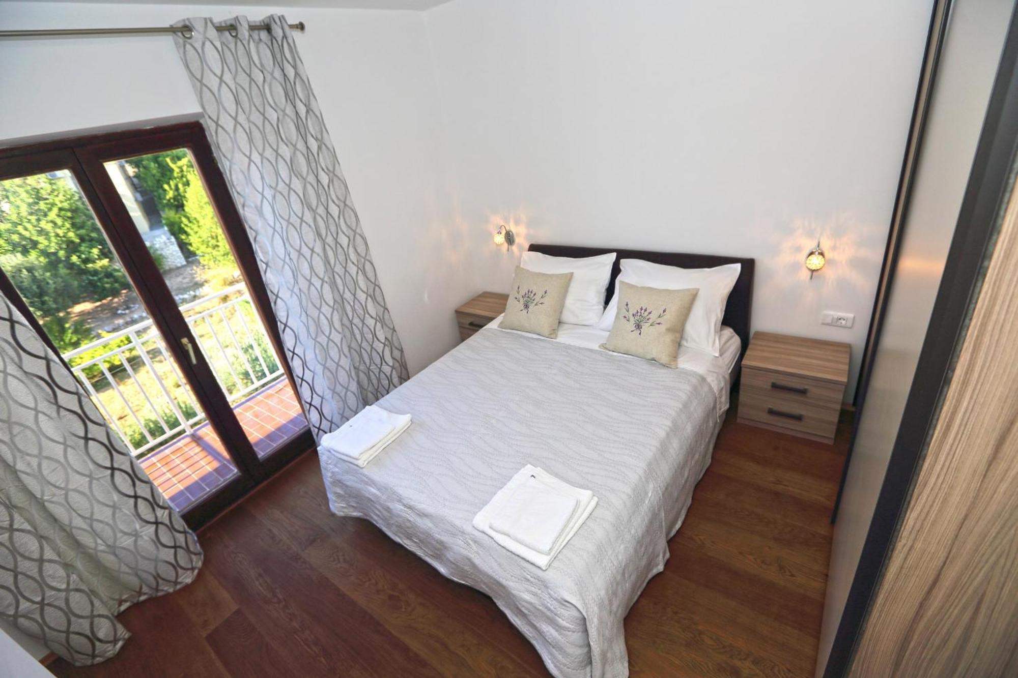 Apartments Grgo Хвар Экстерьер фото