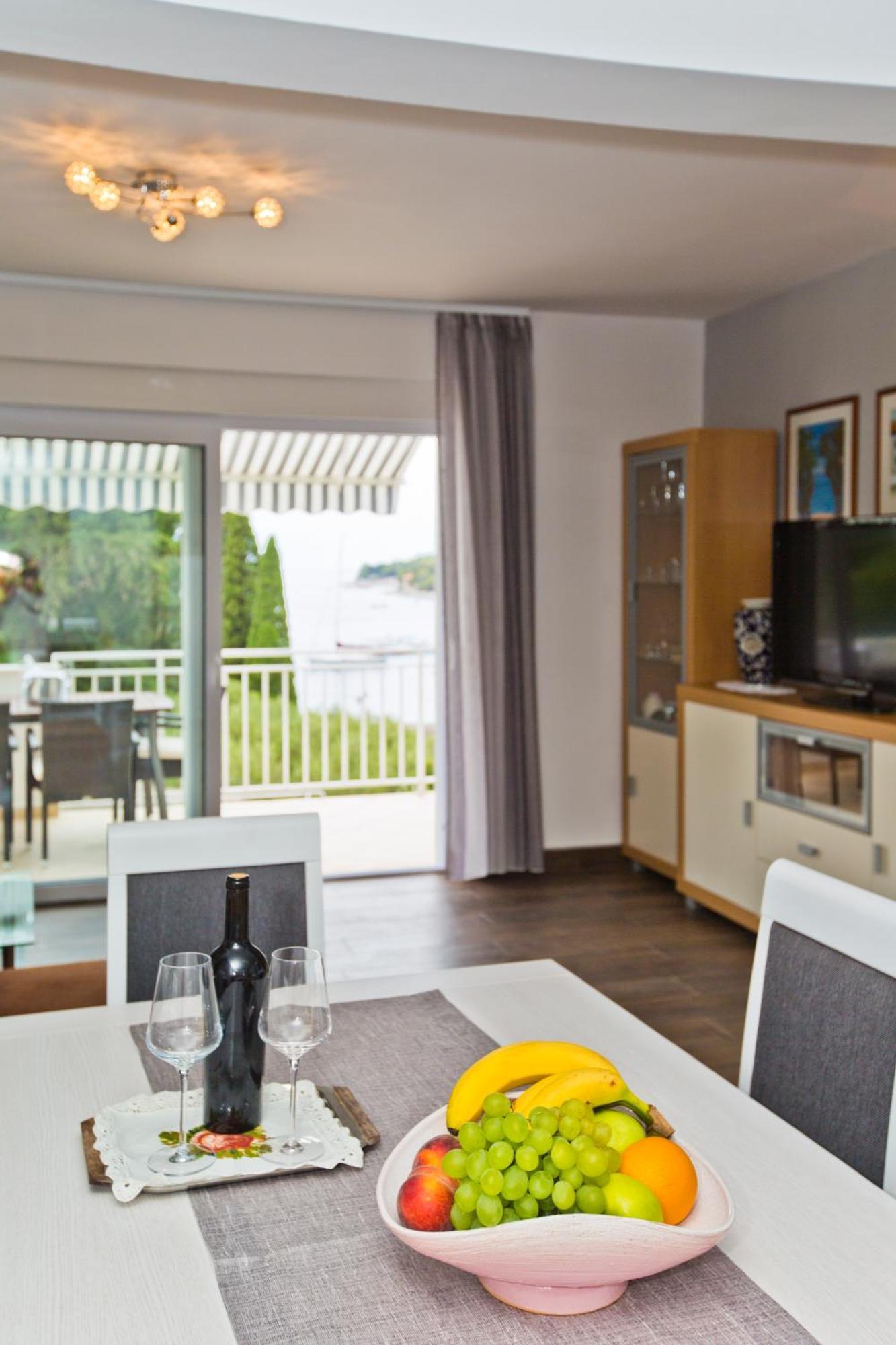 Apartments Grgo Хвар Экстерьер фото